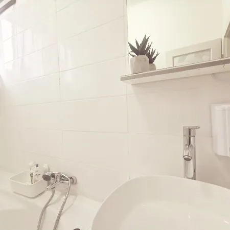 Bacvice In Apartment